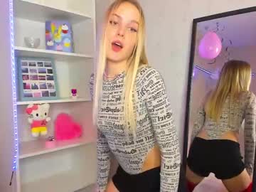 female cam girl emilymilkenn image #638020