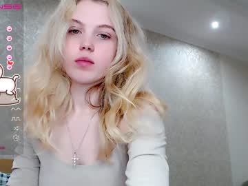 female cam girl small_blondee image #3623982