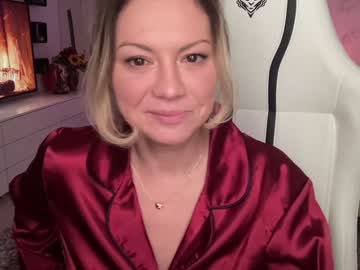 female cam girl kiradivine image #443723