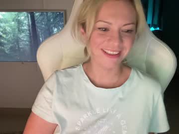 female cam girl kiradivine image #2776543