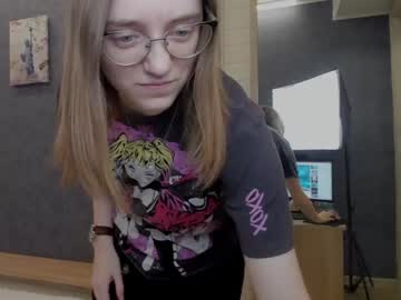 ameli_cuteshy  female  webcam