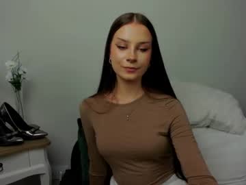 emilycharming  female  webcam