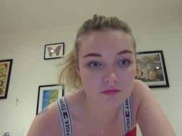 female cam girl redroseldn image #3738699
