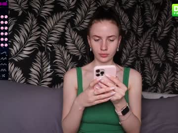 female cam girl fallen_angel_18 image #1576442