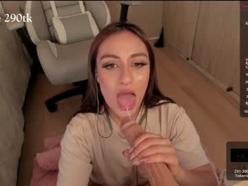 bellaxxx_  female  webcam
