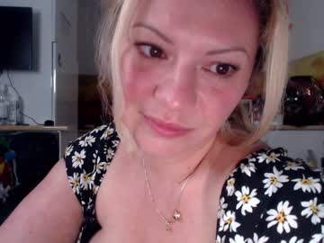 female cam girl kiradivine image #1751319