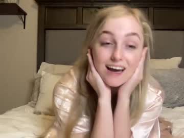 female cam girl peachezzs image #2422722