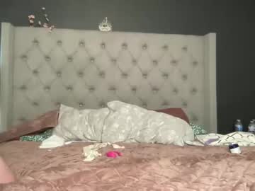female cam couple mrsbanditfarms image #3411694