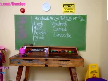 female cam girl livecleo image #2206352