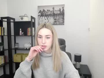 female cam girl little_e_mily image #1225585