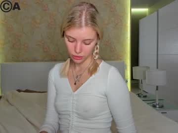 pusich  female  webcam