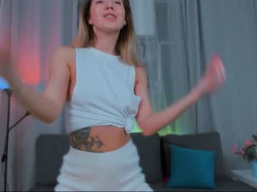 female cam girl emmi_rosee image #3864333