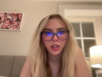 female cam girl katarinaaxoxo image #4060347