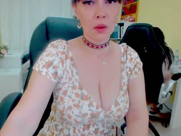 female cam couple bluebooxxx image #2983321