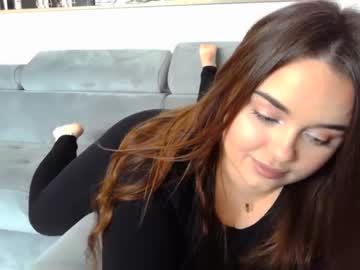 female cam girl innocentxdoll19 image #2036955