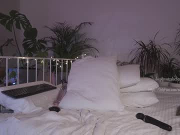 female cam girl _deepthroatgalactica image #753015