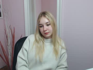 female cam girl lila_page image #1145316