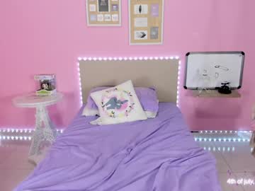 female cam girl little_effy18 image #2097290