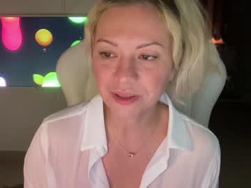 female cam girl kiradivine image #2790510