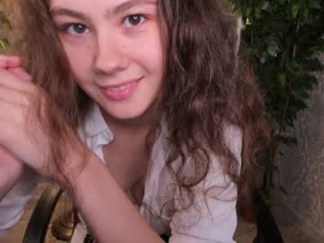 female cam girl little_mandy image #2404140
