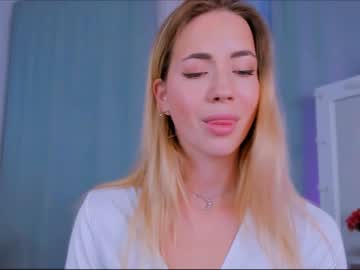 female cam girl emmi_rosee image #3019135