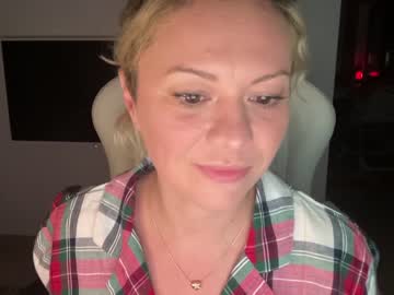 female cam girl kiradivine image #2712153