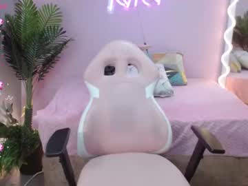 colette_tay  female  webcam