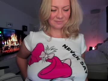 female cam girl kiradivine image #609509