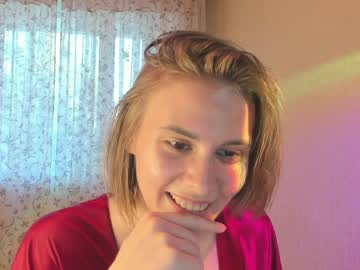 mira_fox_  female  webcam