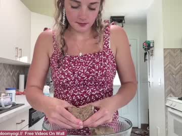 female cam girl bloomyogi image #2053100