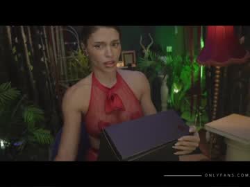 female cam girl lucieoude_ image #2602365
