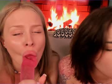 female cam couple huntertiana image #1750359