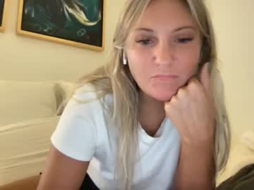 female cam girl maee23 image #3733910