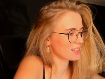 female cam girl linellali image #2913331