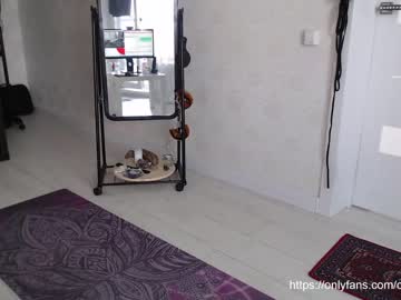 female cam girl _mllymoore_ image #2236180