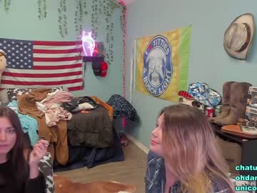 female cam couple xoxo_caroline image #2572954