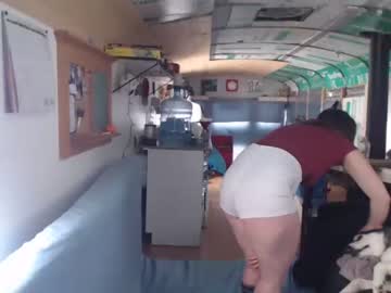 female cam couple busbuddies image #946120