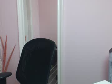 female cam girl lila_page image #1101837