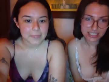 female cam couple pinacoladagals image #1408713
