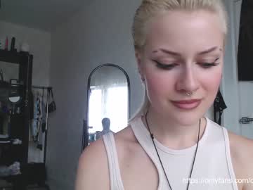 female cam girl _mllymoore_ image #2205857