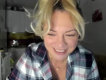 female cam girl kiradivine image #3086131