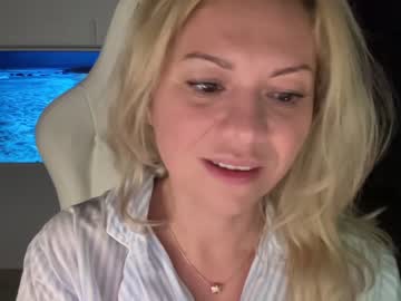 female cam girl kiradivine image #2805447