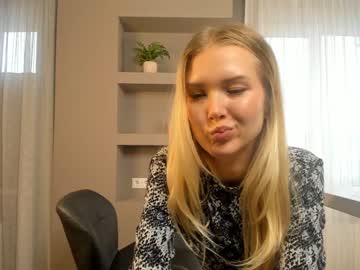 female cam girl caitlinnaomi image #3971561