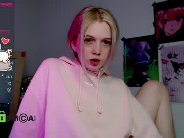 female cam girl small_blondee image #3341814