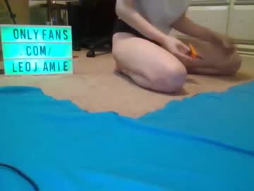female cam couple leojamie image #1654465