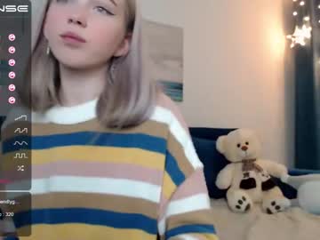 female cam girl small_blondee image #1313364