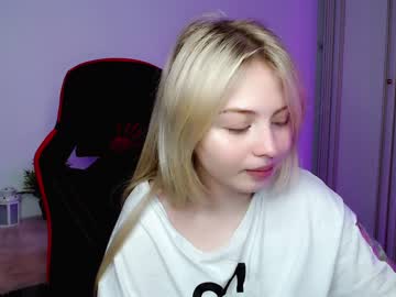 female cam girl shy_blondiee image #3796087
