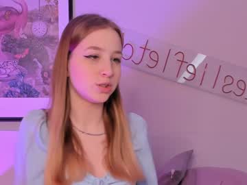 female cam couple lesliefletcher image #1072096