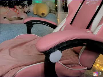 female cam girl littleflufflepuff image #983922