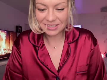 female cam girl kiradivine image #443232